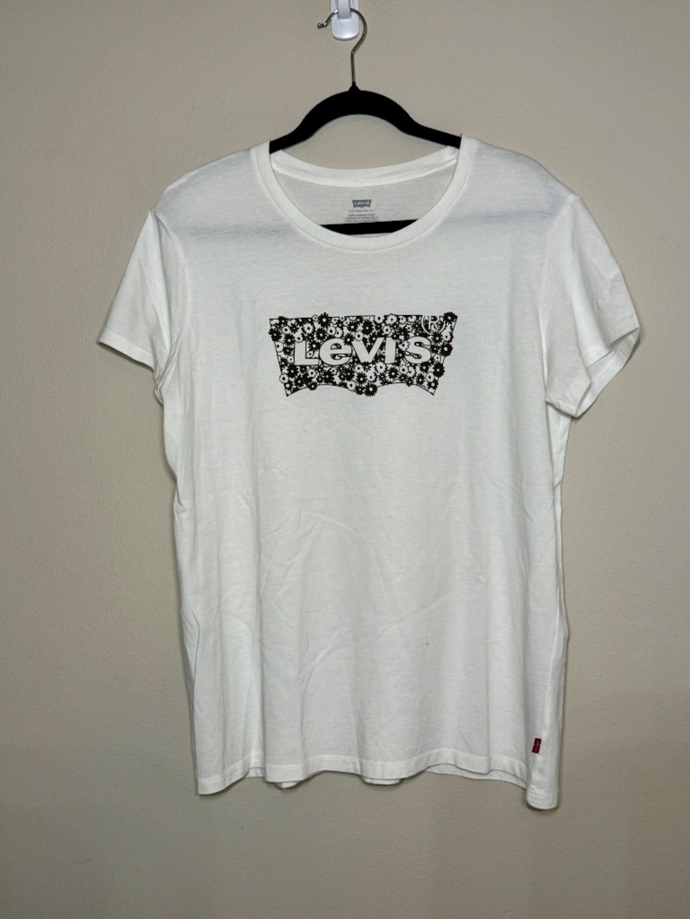 Levi's Black and White Flower Daisy Floral Graphic Tee